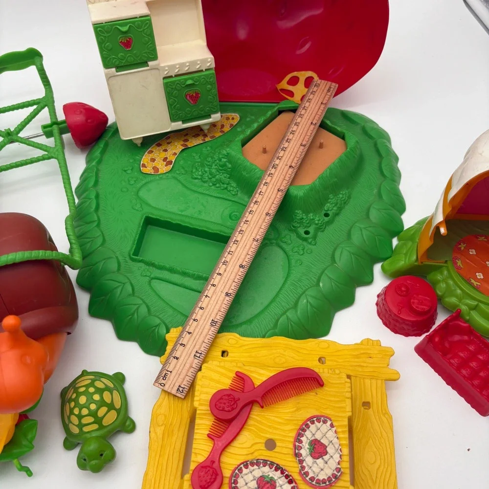 Vintage 1980s‎ Strawberry Shortcake Berry Bake Shoppe & Snail Cart Playset Lot
